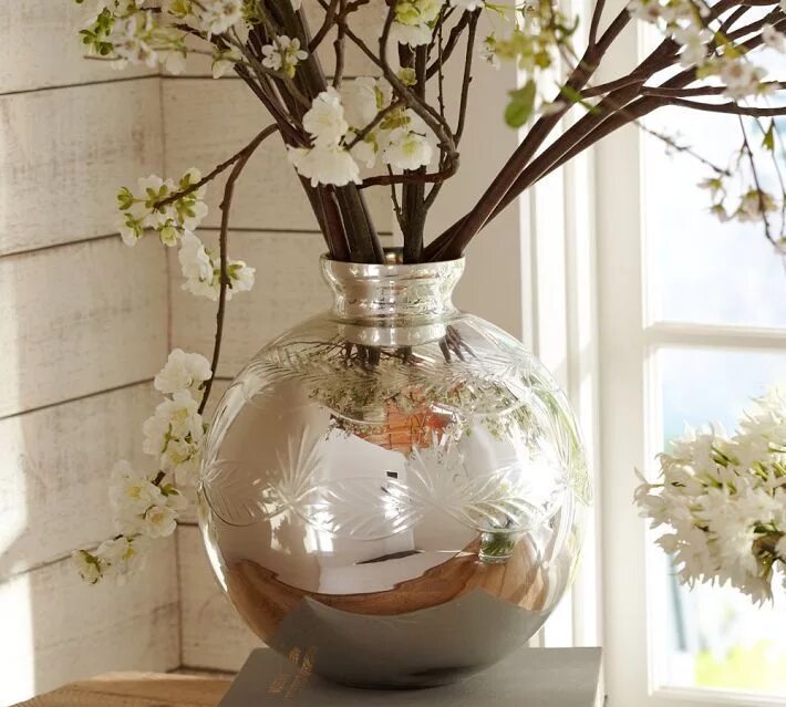 Ваза с шарами. Вазы в интерьере. Декор круглой вазы. Декор в вазе. Стеклянные вазы для декора.