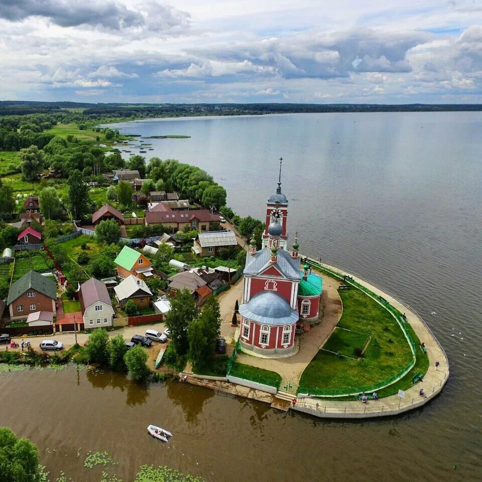 Плещеево озеро ярославская. Плещеево озеро Переславль Залесский. Парк Плещеево озеро Переславль Залесский. Плещеево озеро Переславль Залесский Ярославская область. Оз Плещеево Переславль Залесский.