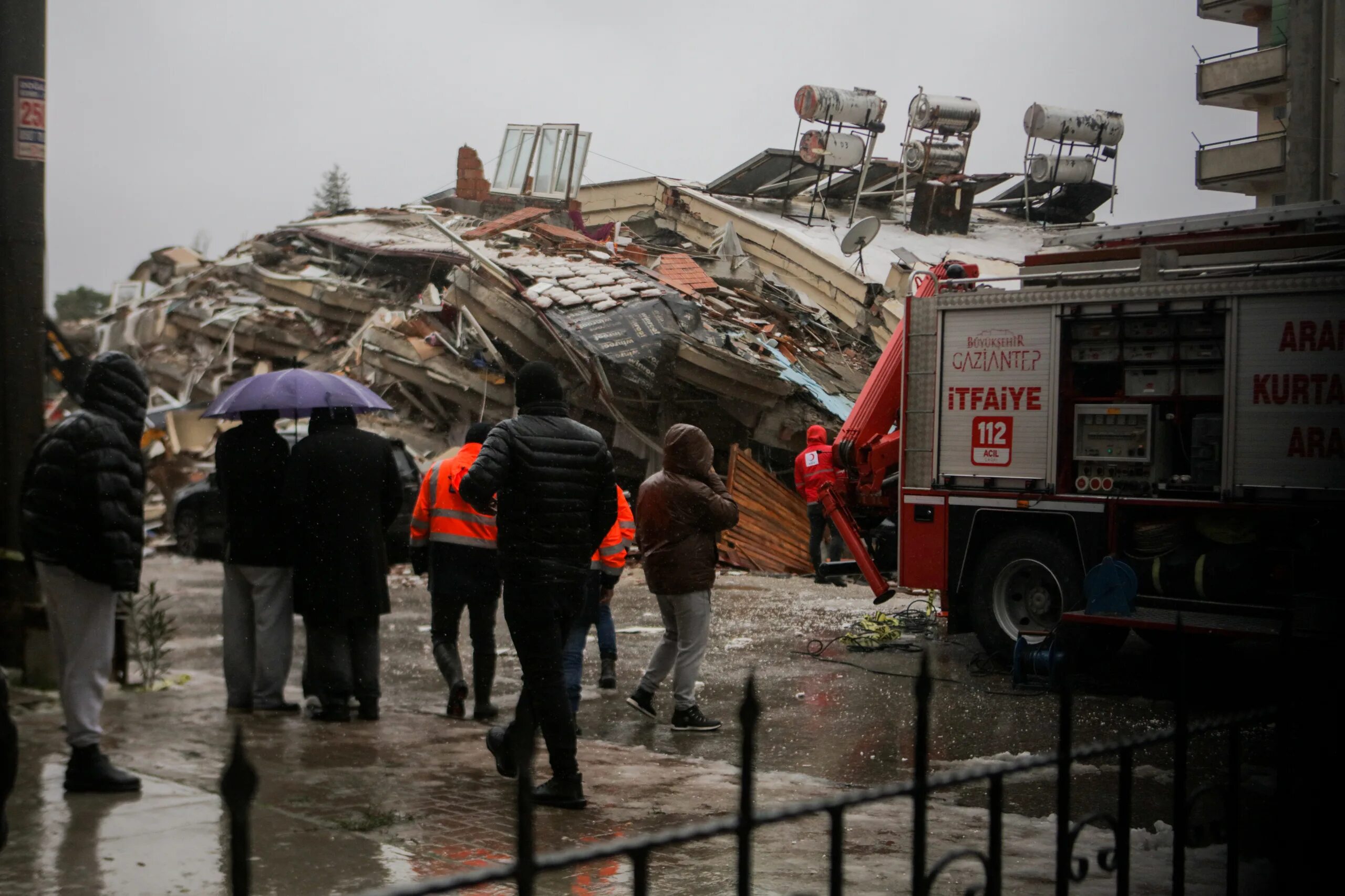 Землетрясение в турции 30. Жертвы землетрясения в турции 2023. Разрушения чс. Жертвы землетрясения в турции 2023. Инцидент в турции.