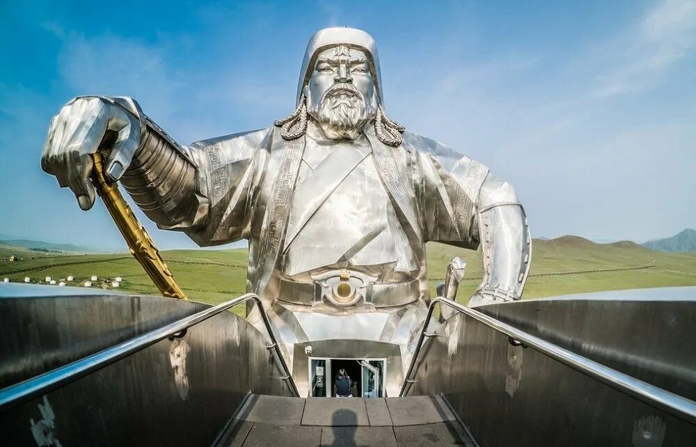 Памятник чингисхану в улан-баторе. Шакрукхан 2021. Монголия чингис хан. Статуя чингисхана в цонжин-болдоге монголия. Шахрукх кхан индия.