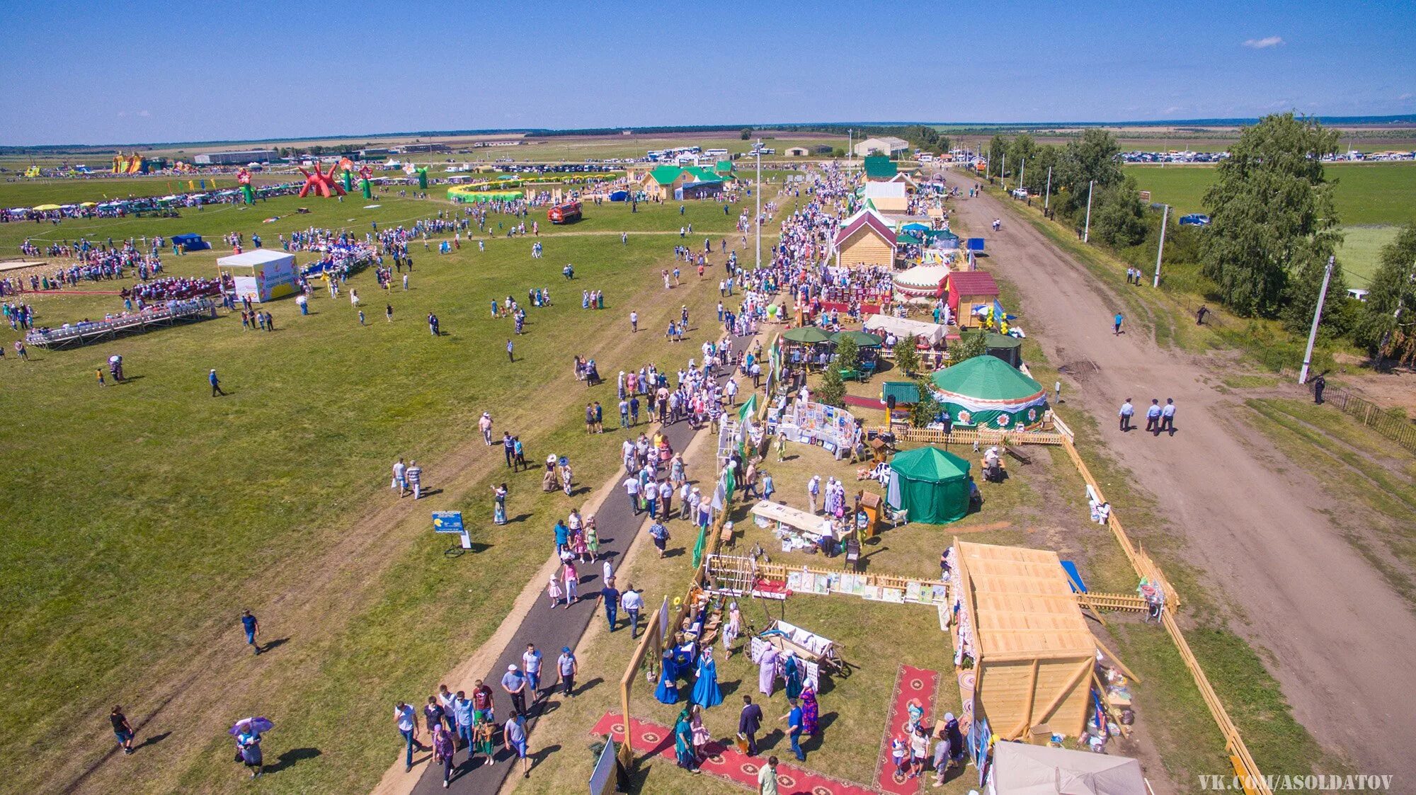 Самое большое татарское. Село средняя Елюзань мечети. Село средняя Елюзань Пензенская область. Пензенская область средняя Елюзань деревне. Сабантуй село средняя Елюзань.