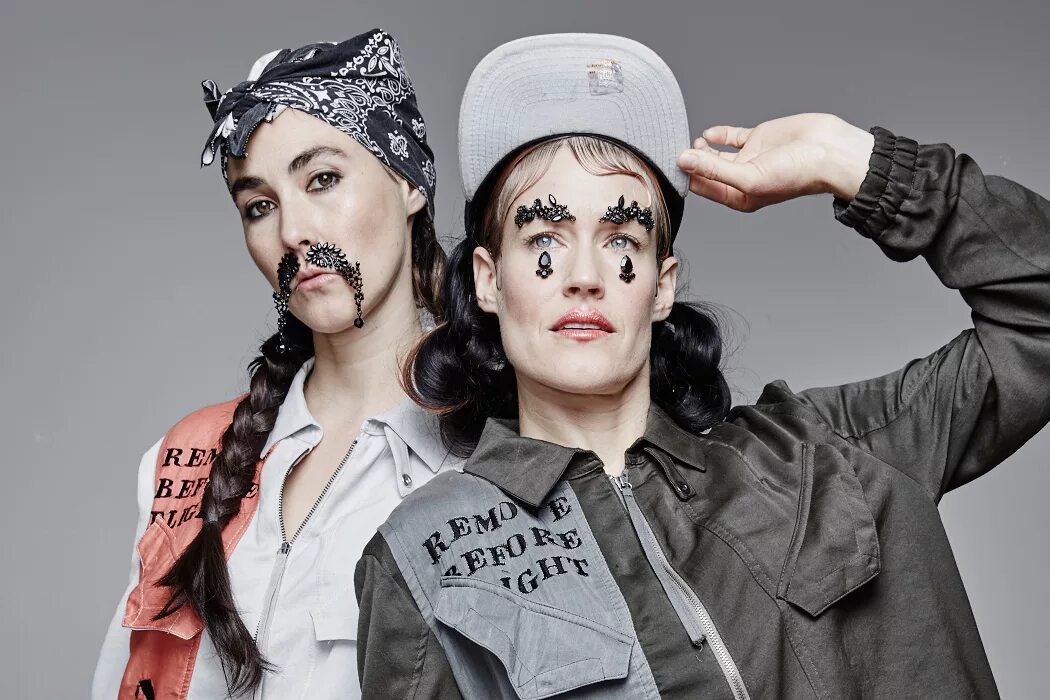 Two artists. Группа COCOROSIE. COCOROSIE Sierra. COCOROSIE plenty. Noah's Ark COCOROSIE.