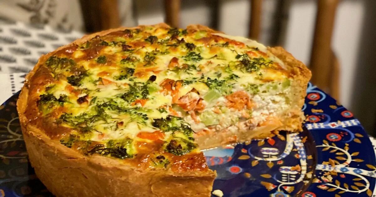 Караваевы у аптекарского огорода. Мурманский пирог братья караваевы. Вацлавский торт караваевых. Мурманский пирог караваевы. Заливной пирог с брокколи и семгой.