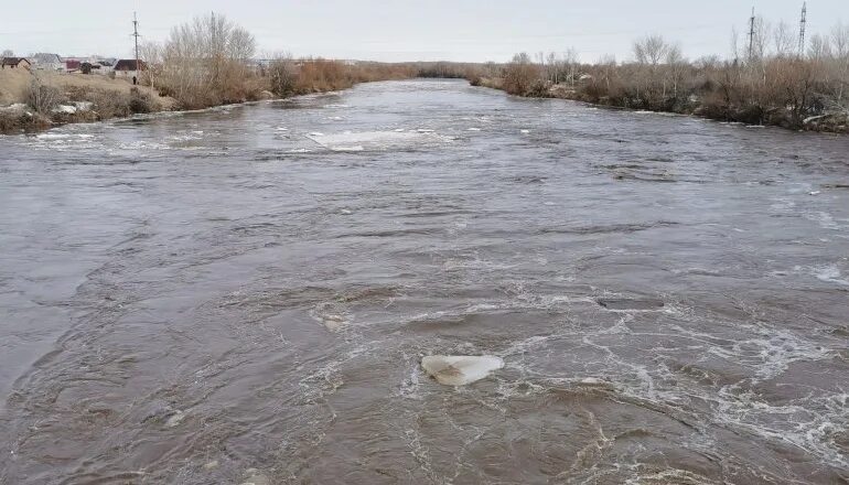 Уровень реки алей рубцовск. Рубцовский Водоканал. Дамба Рубцовск алей. Вскрытие льда на реке. Гидроузел Рубцовск.