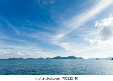 Голубое небо и горы и море