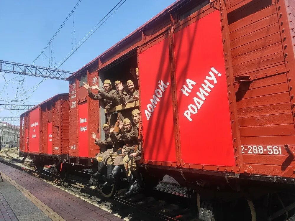 Поезд победы волгоград 2024. Поезд Победы СКЖД Нальчик. Ретро поезд СКЖД 2022. Поезд Победы прибыл в Дагестан. Поезд Победы Махачкала.