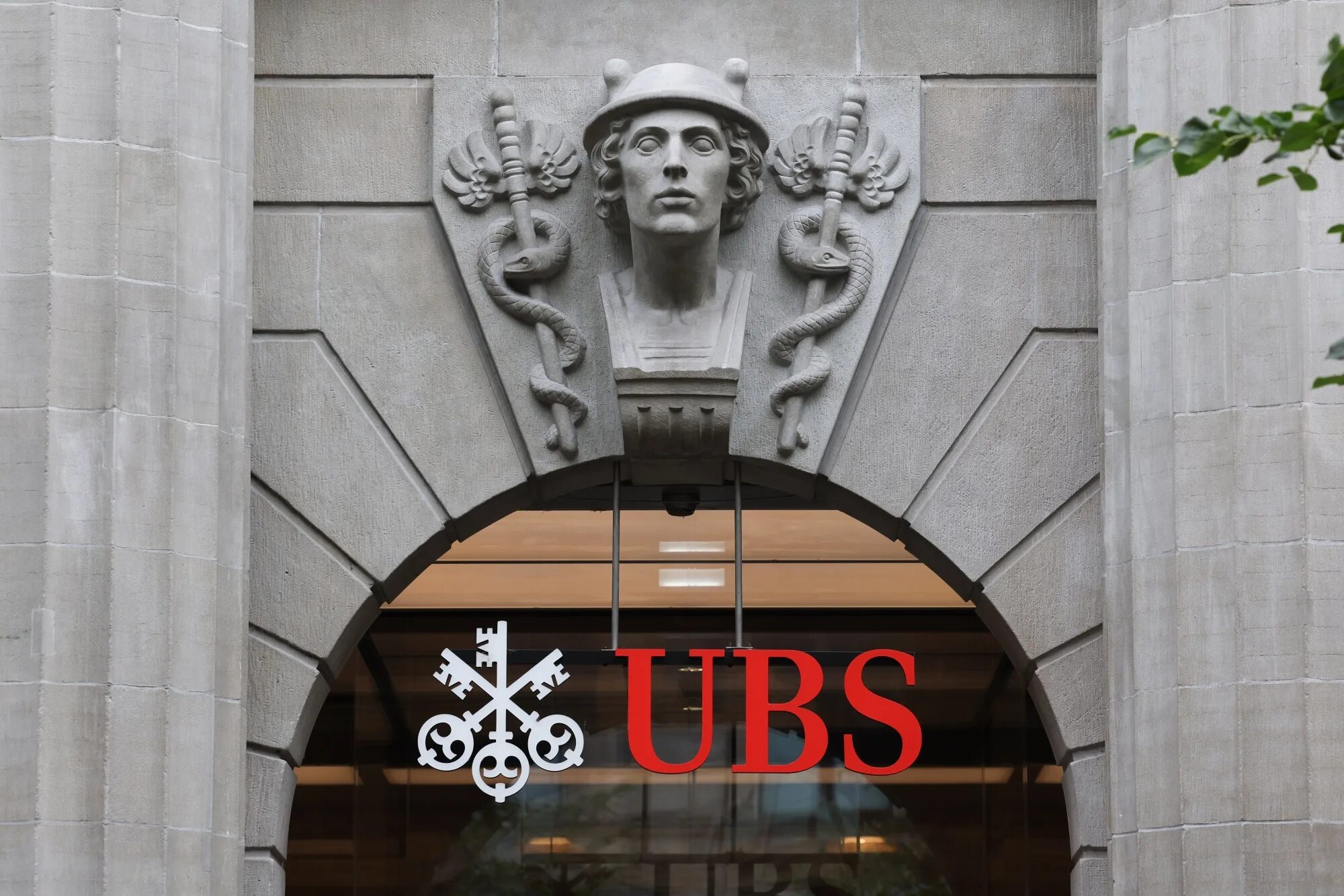 Банку ubs. Банк ЮБС Швейцария. Банки Швейцарии UBS. Логотипы швейцарских банков. Швейцарский банк логотип.