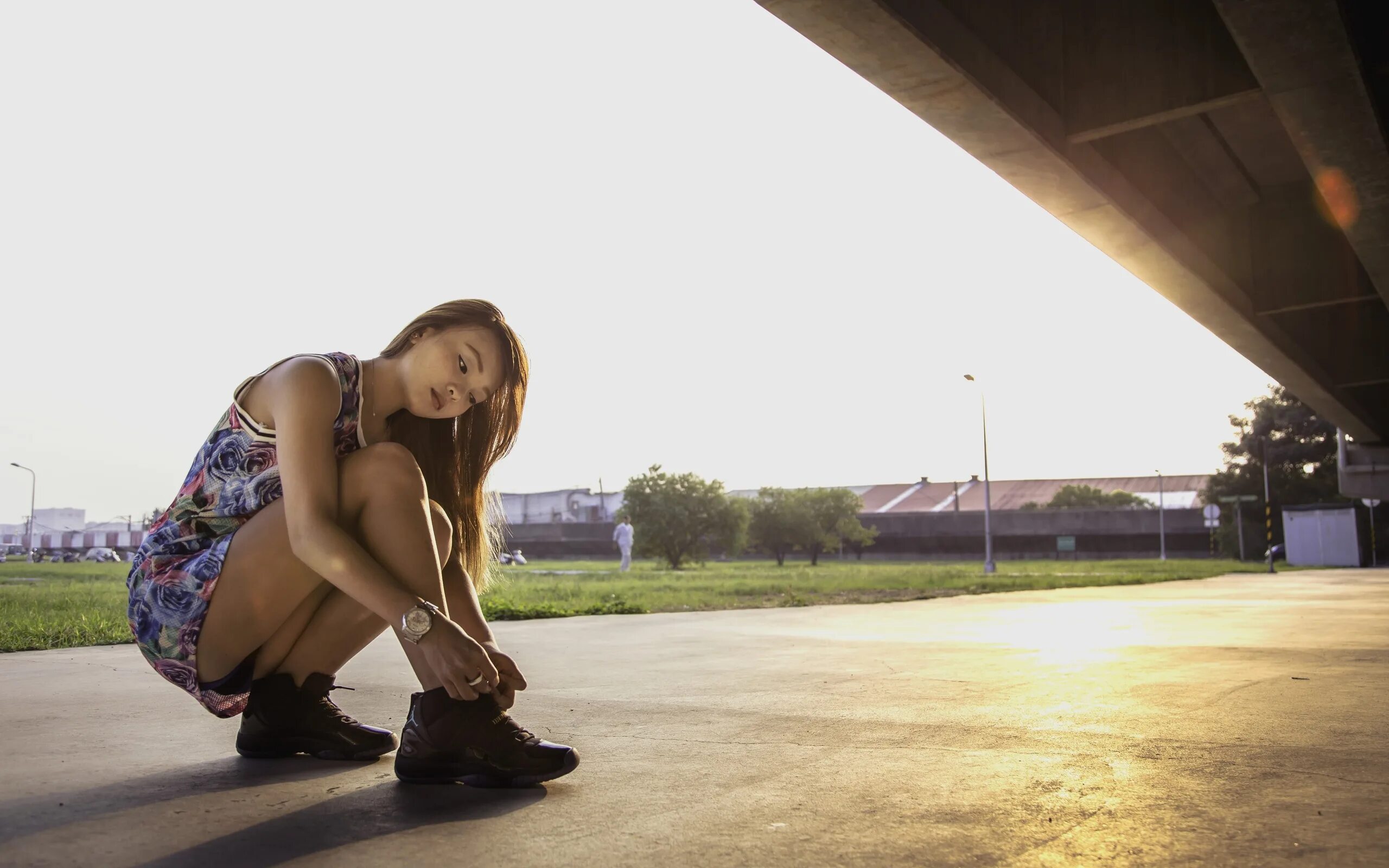 девушки сидящие на корточках видео. девушка сидит на корточках. девушки на корточках. сидячая девушка. настасья нелень.