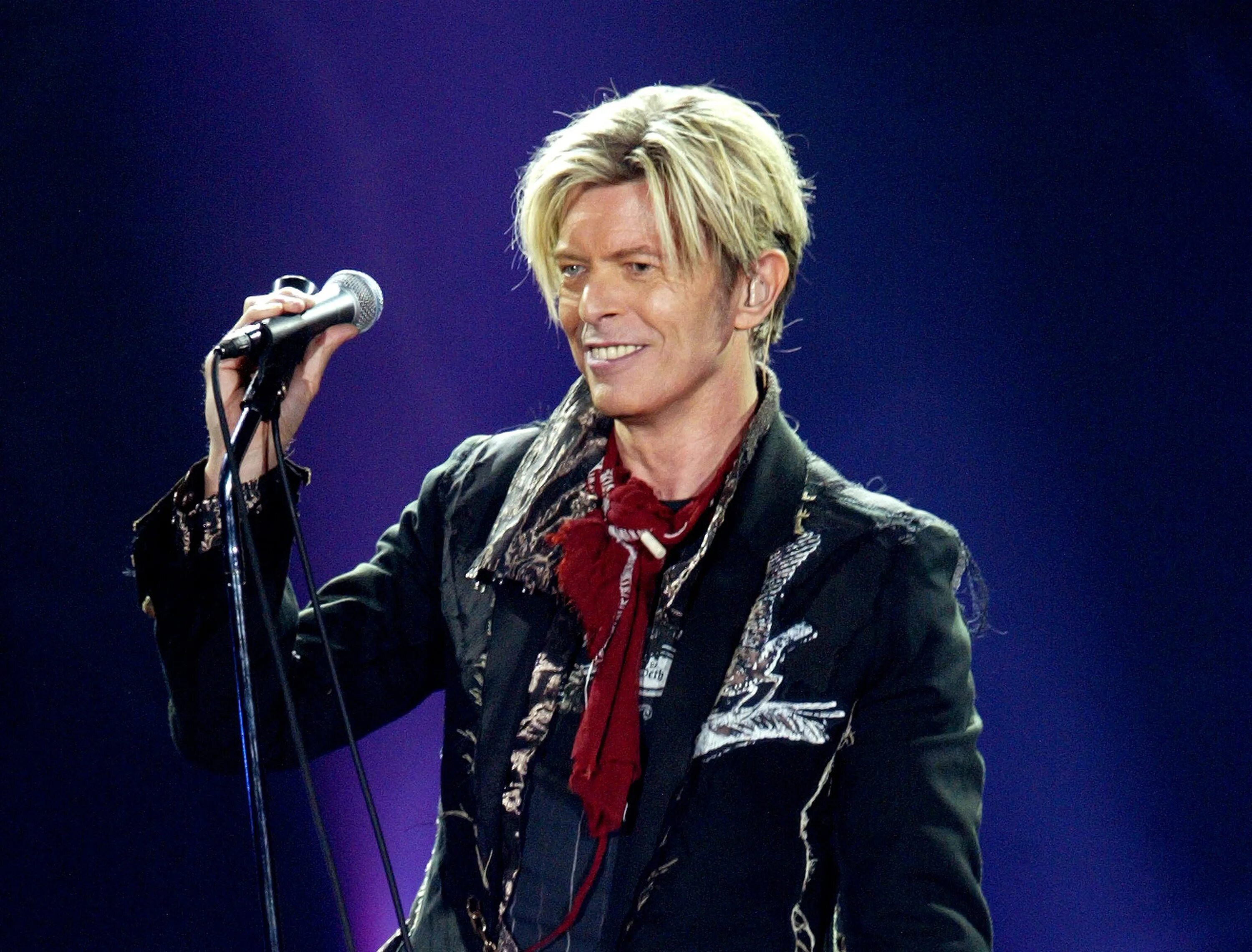 Дэвид боуи 2022. Дэвид боуи 2022. David bowie toy 2021. David bowie дэвид боуи. David bowie toy 2001.