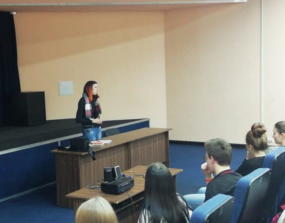 Окц рыбинск. Рыбинск общественно культурный культурный центр. зал окц рыбинск. малый зал окц рыбинск.