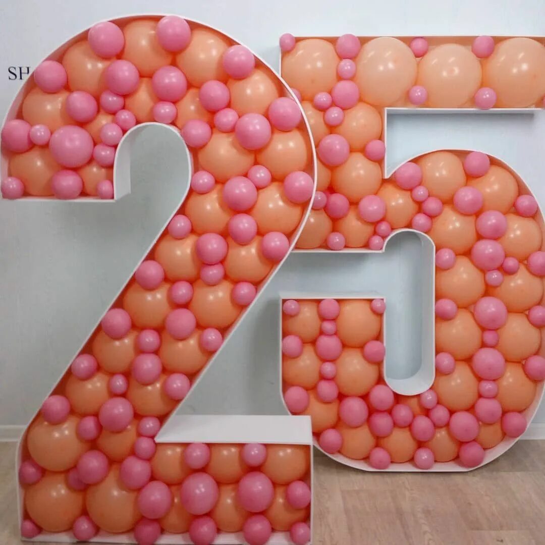 Цифра шарами своими руками. Цифры из картона и шаров. Объемная цифра из шаров. Объемные цифры на день рождения. Цифра с шариками внутри.