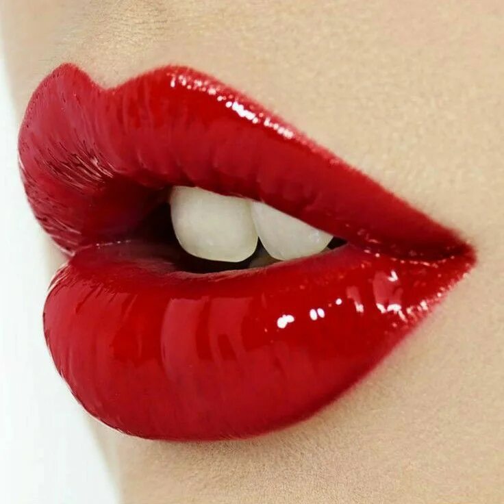 Помада для губ. Красная глянцевая помада. Красная помада. Красный цвет помады. Алый цвет губ.