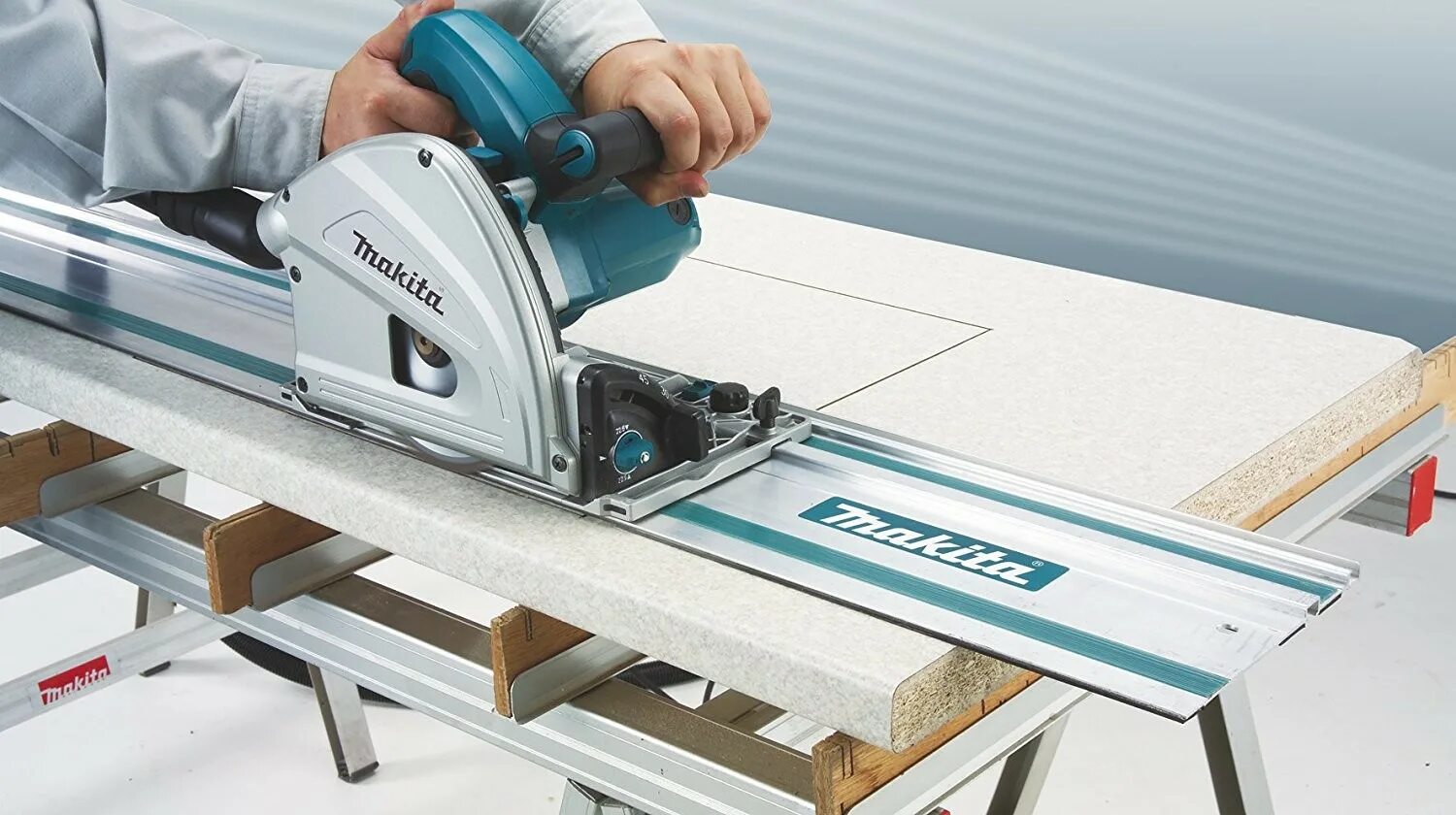 Пила циркулярная погружная направляющая. Makita sp6000. Пила погружная Makita sp6000. Макита sp6000 стол циркулярный. Makita sp6000 станок.