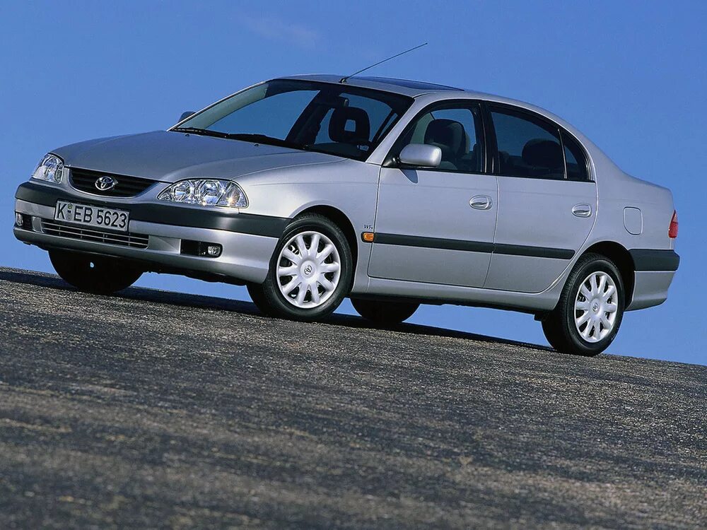 Тойота авенсис первое поколение. Toyota avensis 2000. Тойота авенсис 1 поколения. Тойота авенсис 1 поколение седан. Тойота авенсис первое поколение.