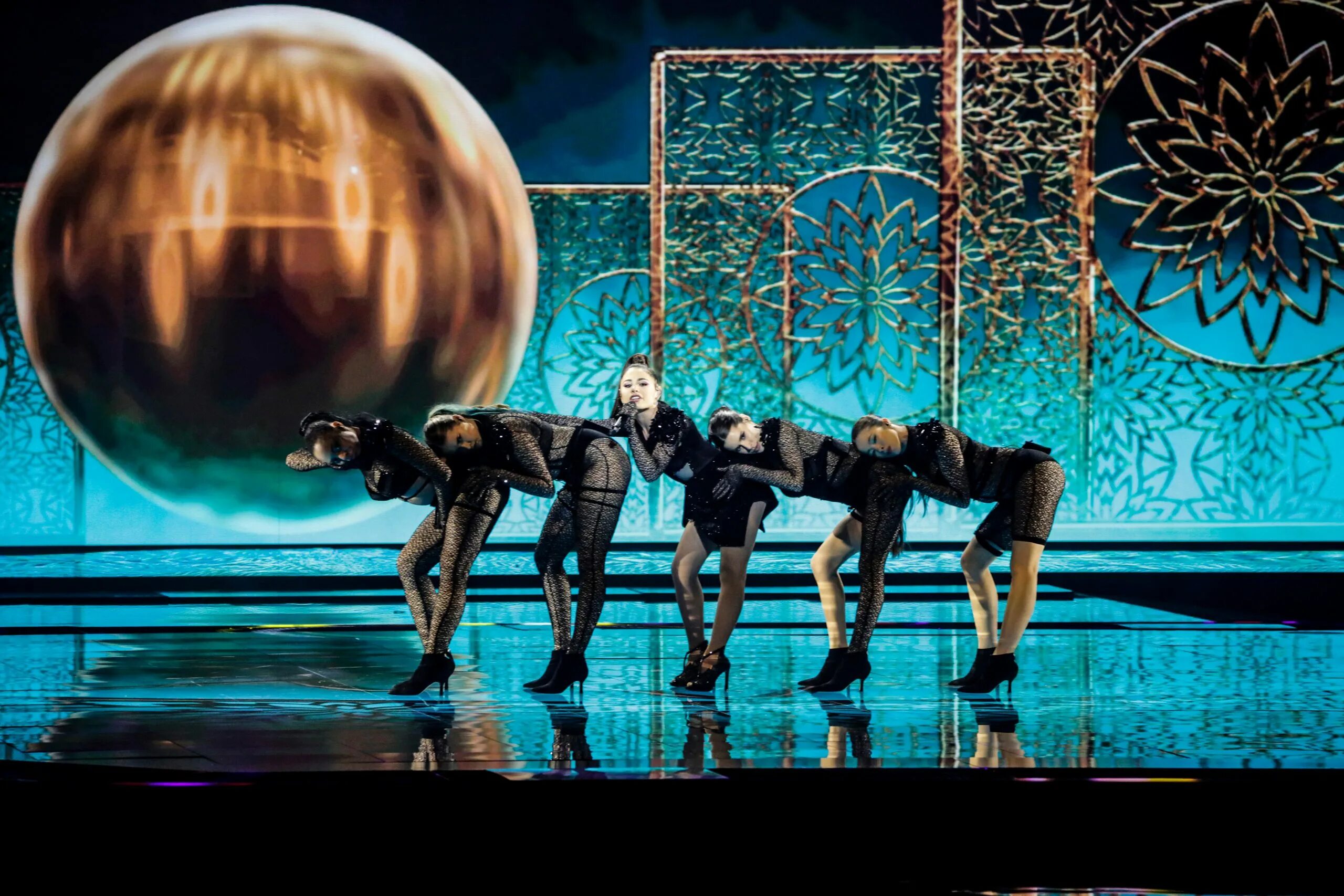 Выступление немо на евровидение. Азербайджан евровидение 2025. efendi mata hari eurovision 2025. азербайджан евровидение 2025 выступление мата хари.