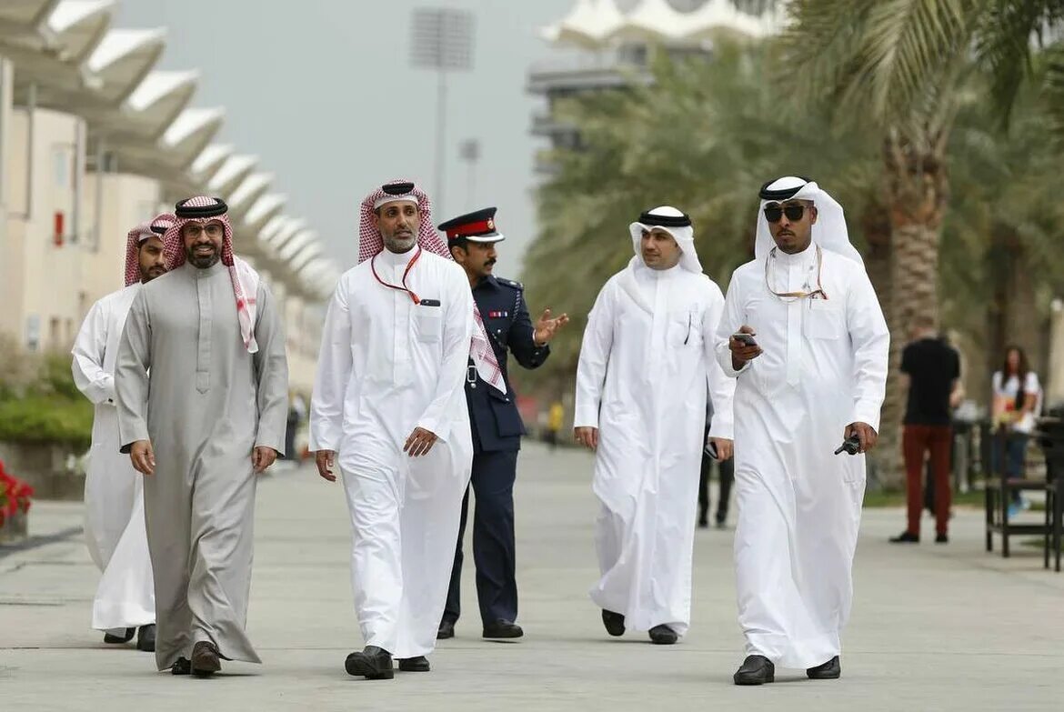 Бахрейн новости. Бахрейн национальная одежда. Мухаммад бен зайд аль-нахайян. Бахрейн новости. Бахрейн женщины.