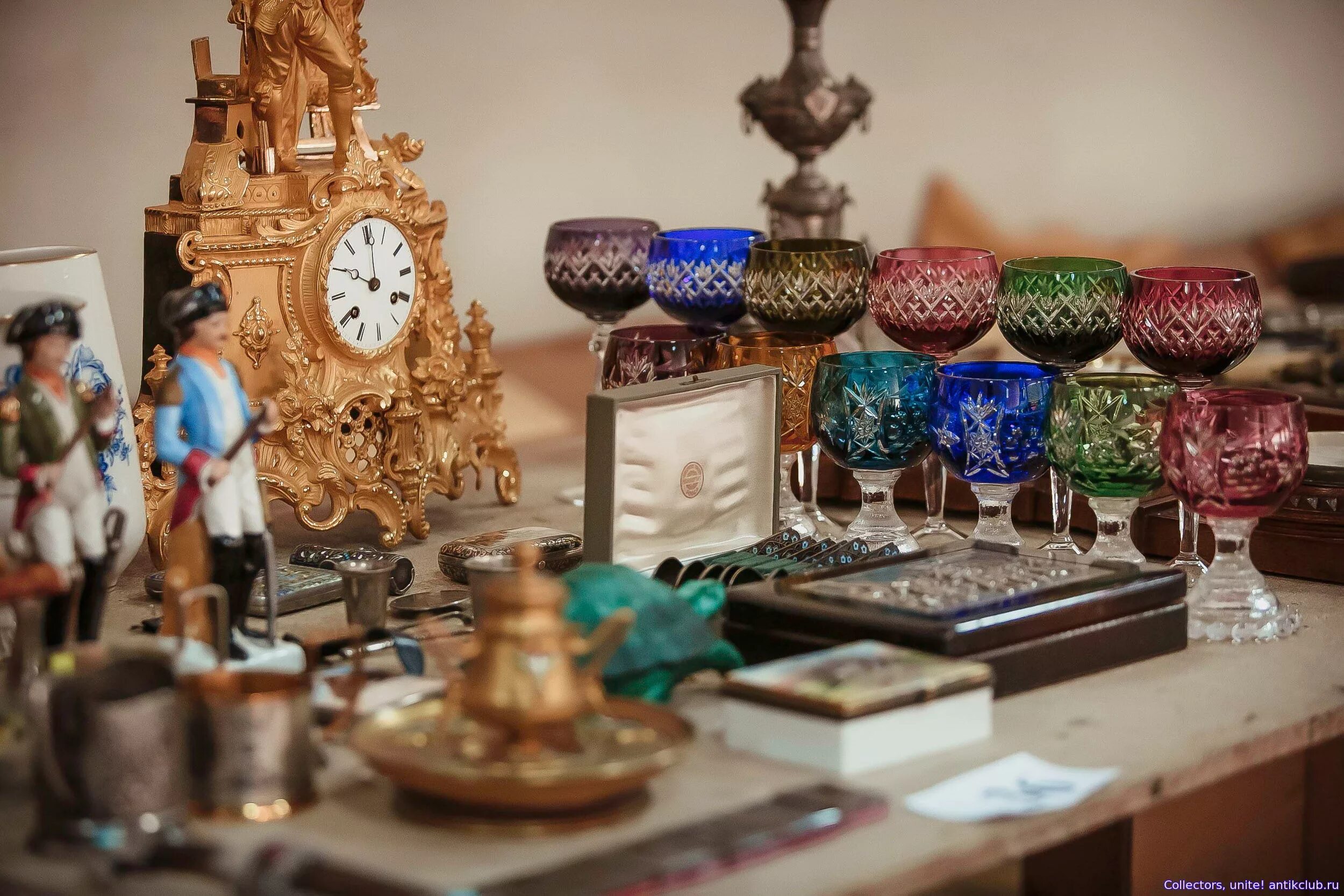 старинные вещи. коллекционирование необычных предметов. антиквариат предметы искусства и коллекционирования. старинные вещи антиквариат. предметы антиквариата.