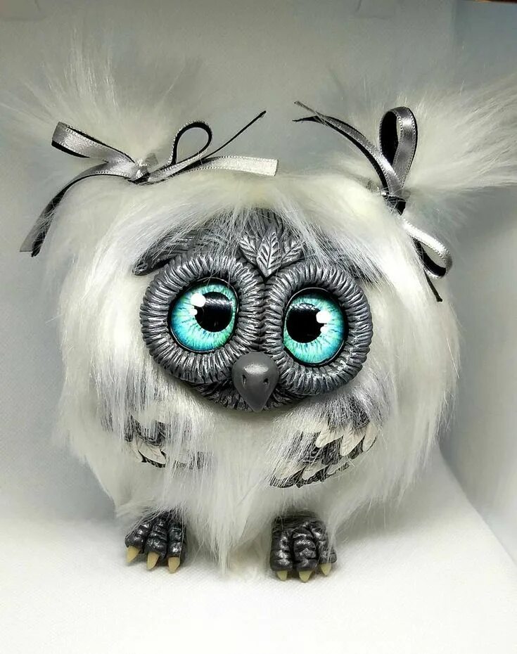 Смешанная техника игрушки мех глина. Игрушки из полимерной глины и меха. Игрушки в смешанное технике. Монстрик из полимерной глины и меха. Полимерная глина и мех игрушки.