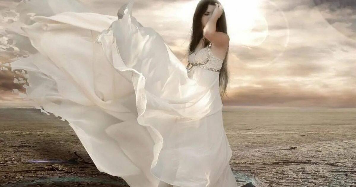 Песня холодный ветер и прибой мы познакомились. Девушка в белом платье. Неземная девушка. Девушка на ветру. Красота души.