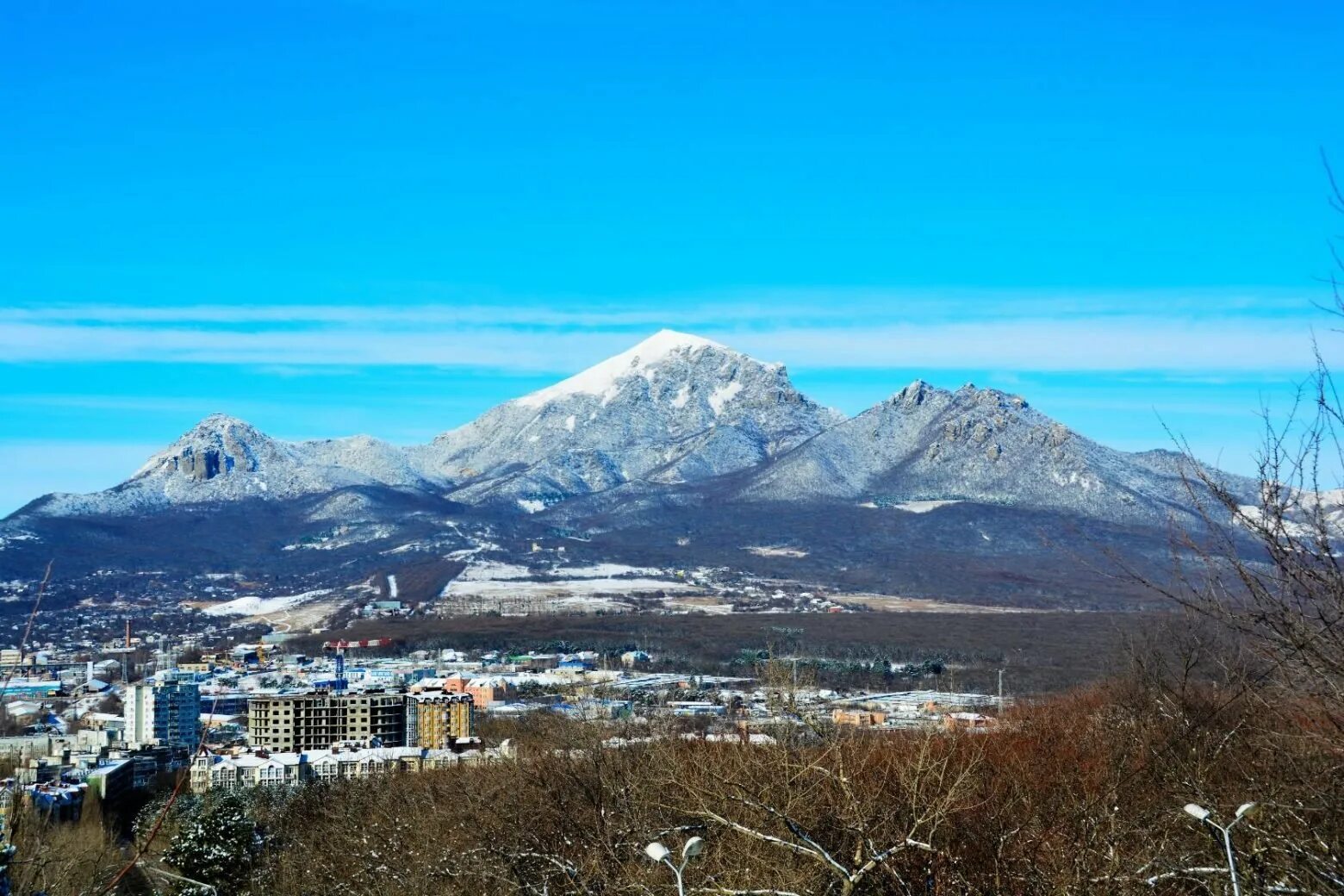 Город минераль минеральные воды. Кавказские минеральные воды ставропольский край. Кавказские минеральные воды пятигорск санатории. Минводы. Свято-георгиевский женский монастырь пятигорск.