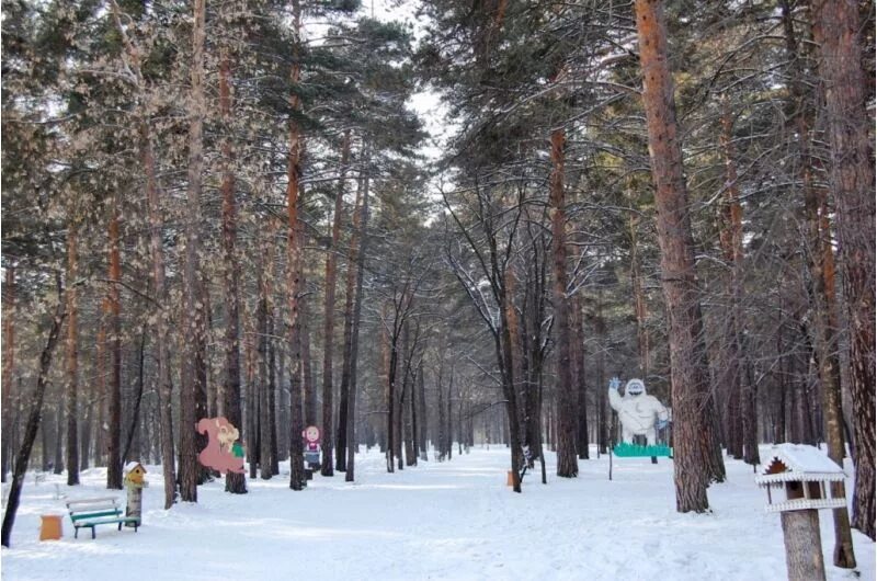 Кинотеатр гурьевск кемеровская. Гульйевский парк Кемеровская область. Гурьевск Кемеровская парк. Парк Металлургов Гурьевск. Парк Металлургов Гурьевск Кемеровская область.