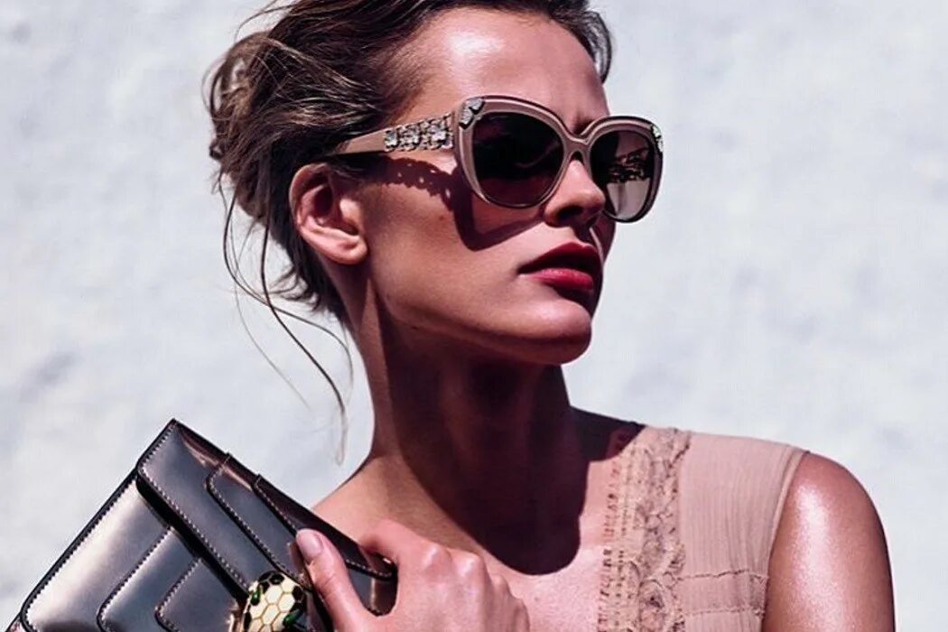 Какие солнцезащитные очки сейчас в моде. Bvlgari очков 2025. очки bvlgari женские 2025. солнцезащитные bvlgari 2018. bvlgari очки женские солнцезащитные 2025.