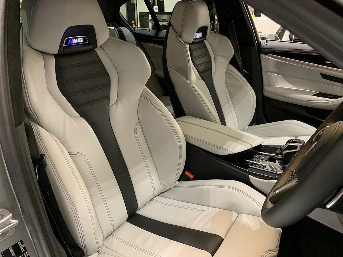 Сиденья бмв м5. Салон бмв x6 silverstone. бмв м3 2017 сидения. bmw extended silverstone m5 f90 цвет салона. m5 f90 competition салон.