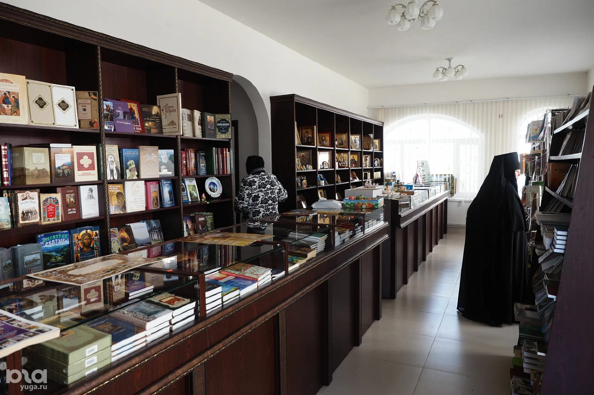 церковная лавка покровского монастыря. зачатьевский монастырь церковная лавка. лавка важеозерского монастыря петрозаводск иконная. троицкий монастырь симферополь иконная лавка фотогалерея. церковная лавка монастыря.