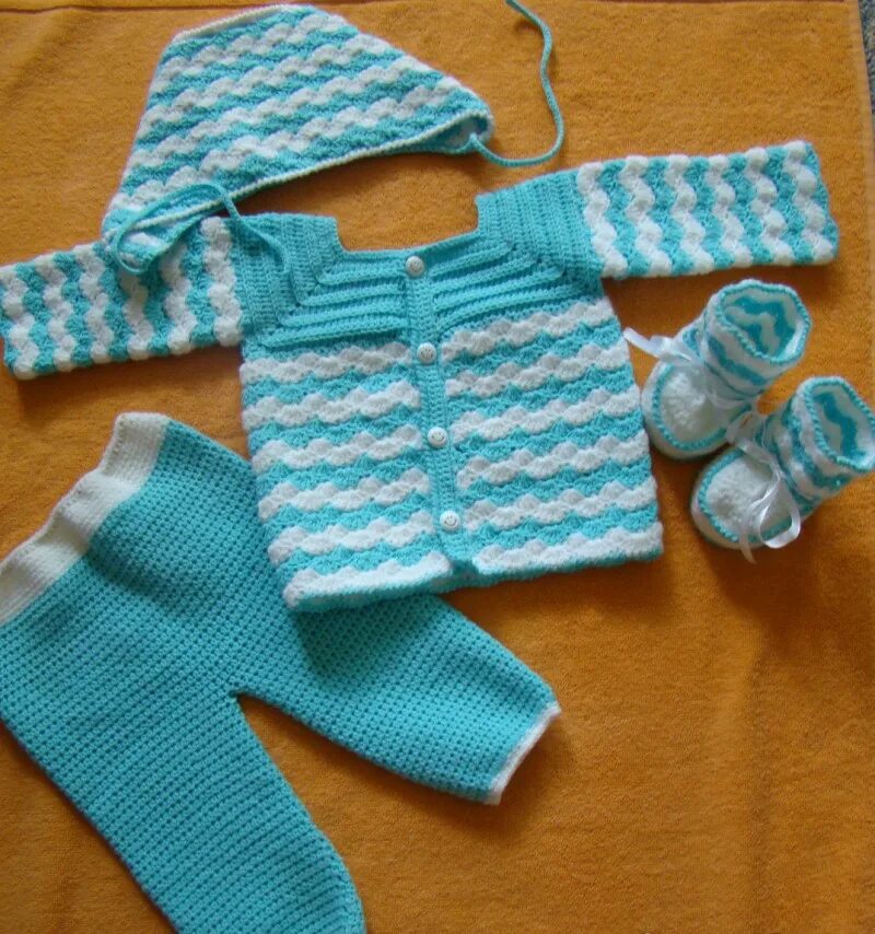 Вязаные костюмы для малышей. Вязанные костюмы для новорожденных. Детские вязаные костюмчики. Вязаные костюмы для малышей. Детские вязаные костюмчики.