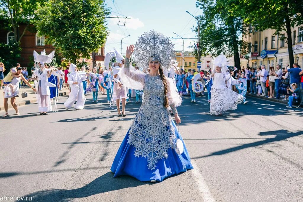 День города тамбов фото. Центр костромы в праздник. День города что там будет. Победный салют. День города что там будет.
