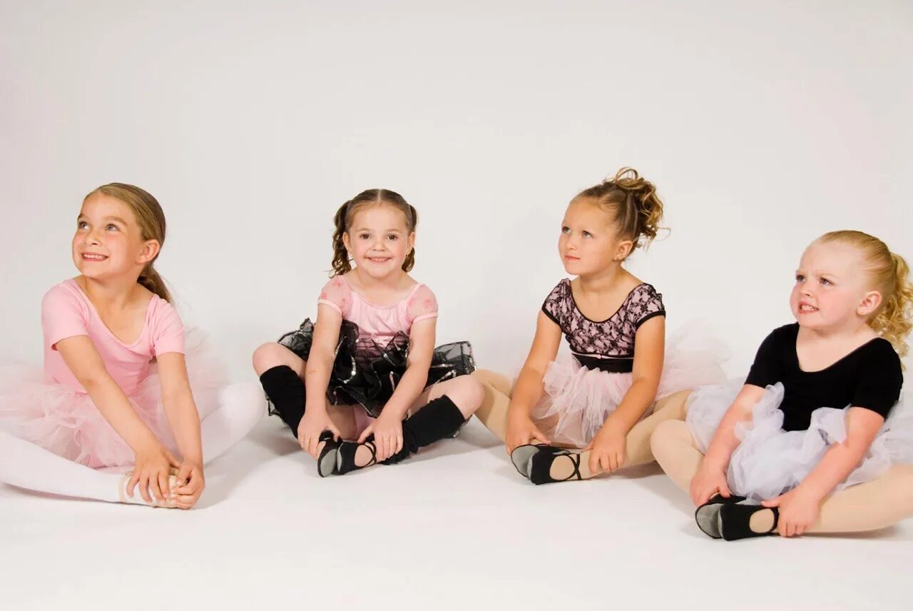 Танец для трех детей. Детские танцы. Хореография танцы для детей. Современная хореография дети. Танец для трех детей.