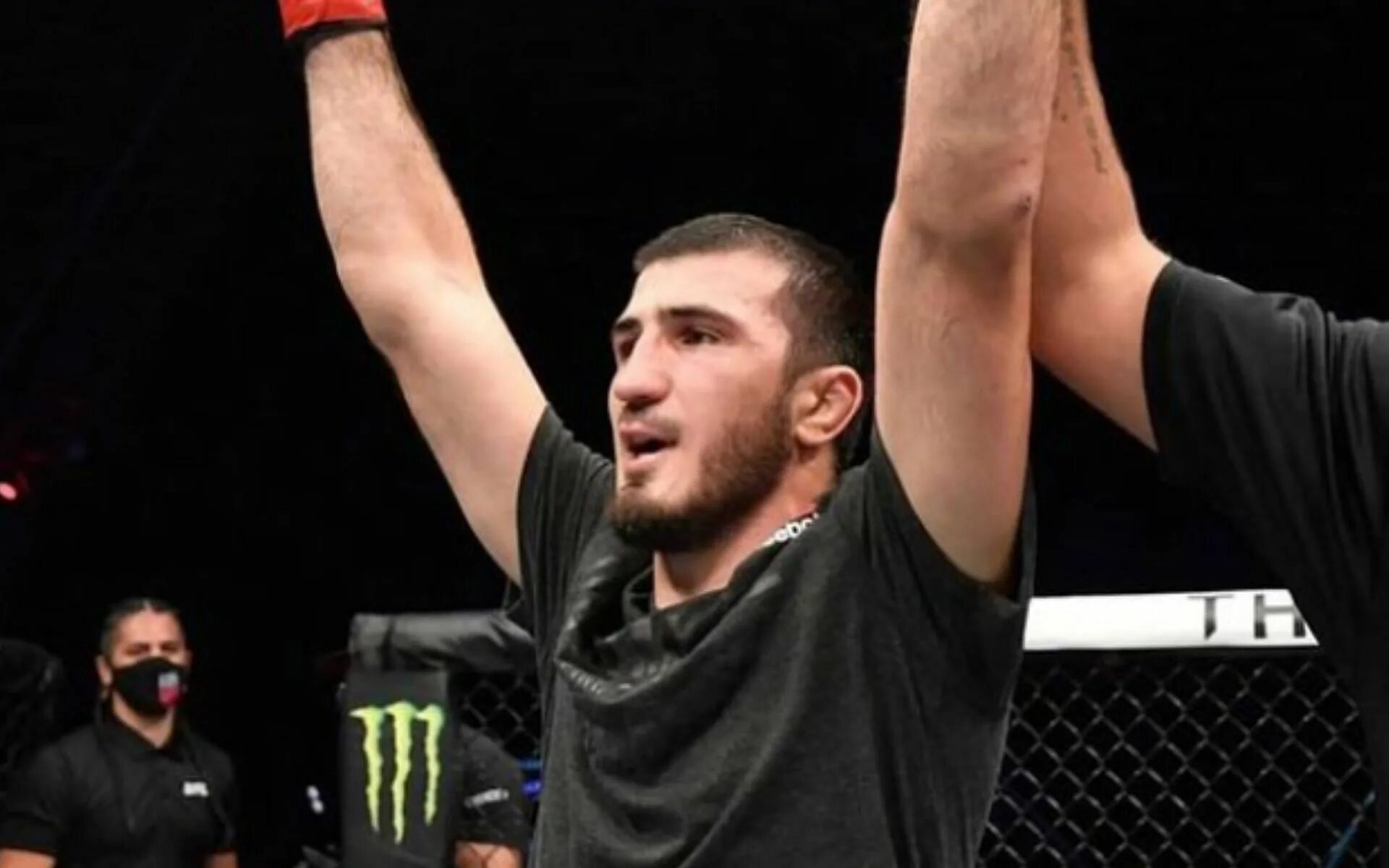 Рамазан темиров ufc. Рамазан эмеев. рамазан эмеев боец. рамазан рамазанов боец юфс.
