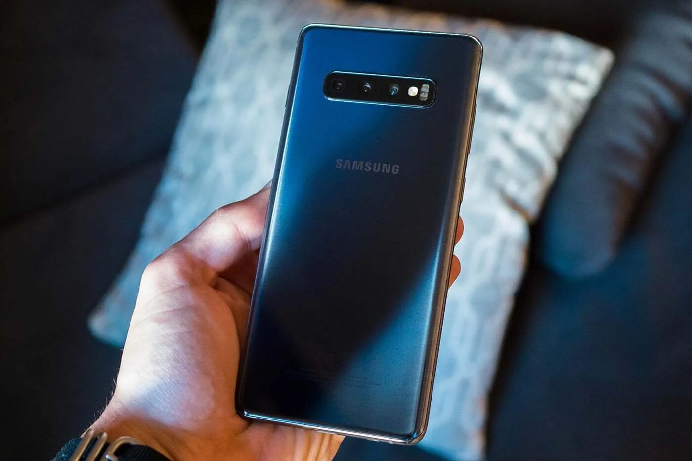 Стоит ли брать самсунг 2025. Смартфон samsung s10. samsung s10+. самсунг s10 plus. samsung galaxy s10e.