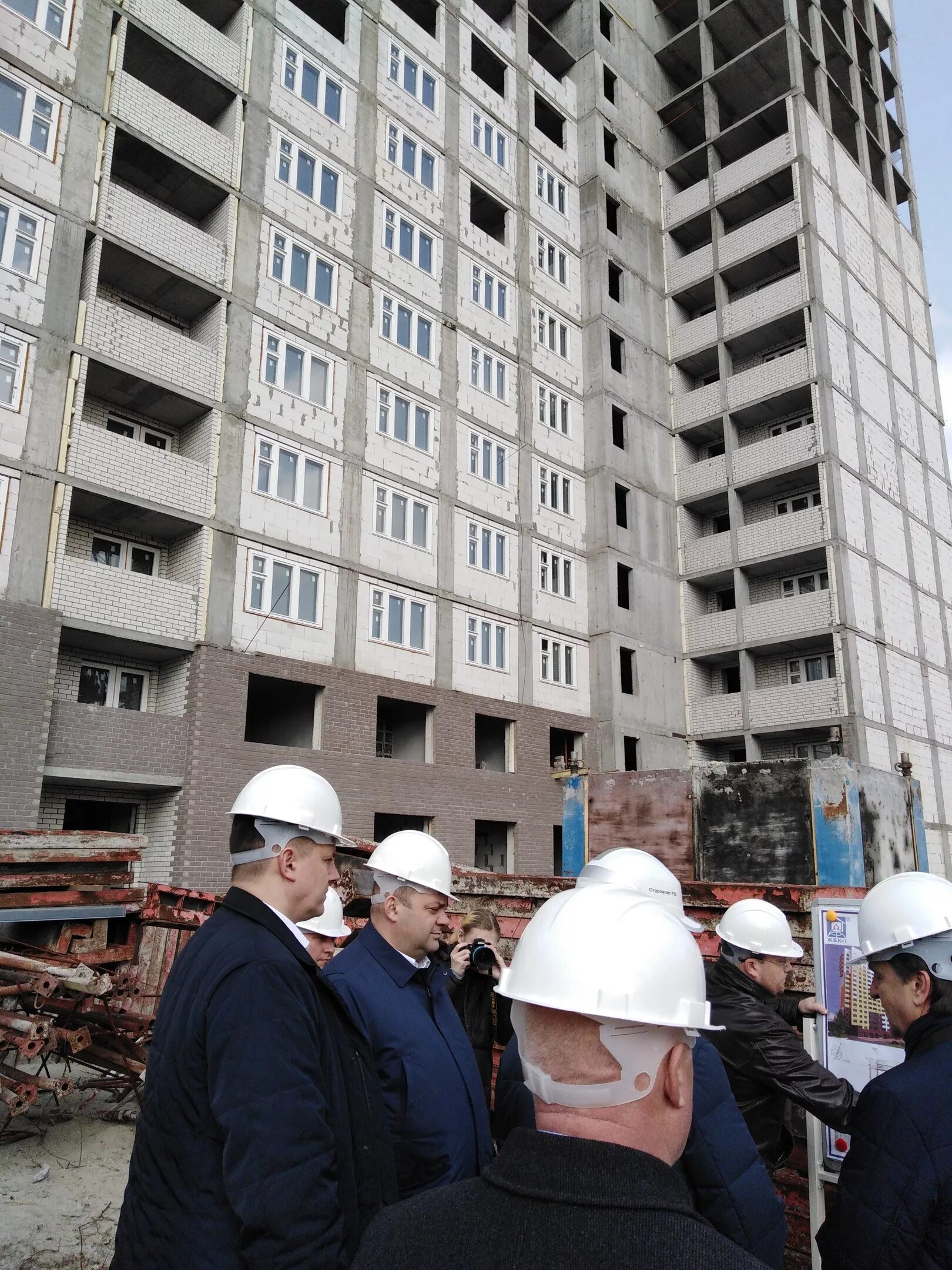 Жбк 1 застройщик. Стройка Курск. Долгострои. Долгострой застройщик. Стройка долгострой.