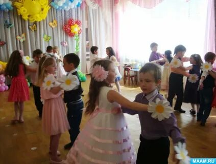 Ромашковое поле танец в саду