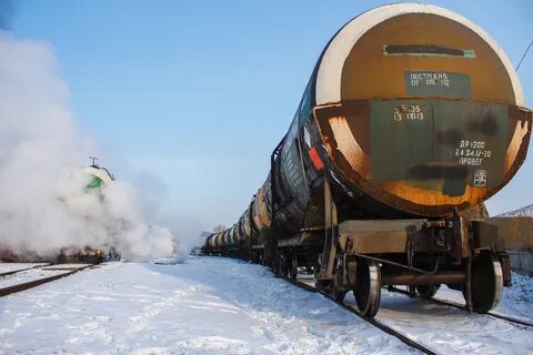 В железнодорожной цистерне помещается 60 т нефти