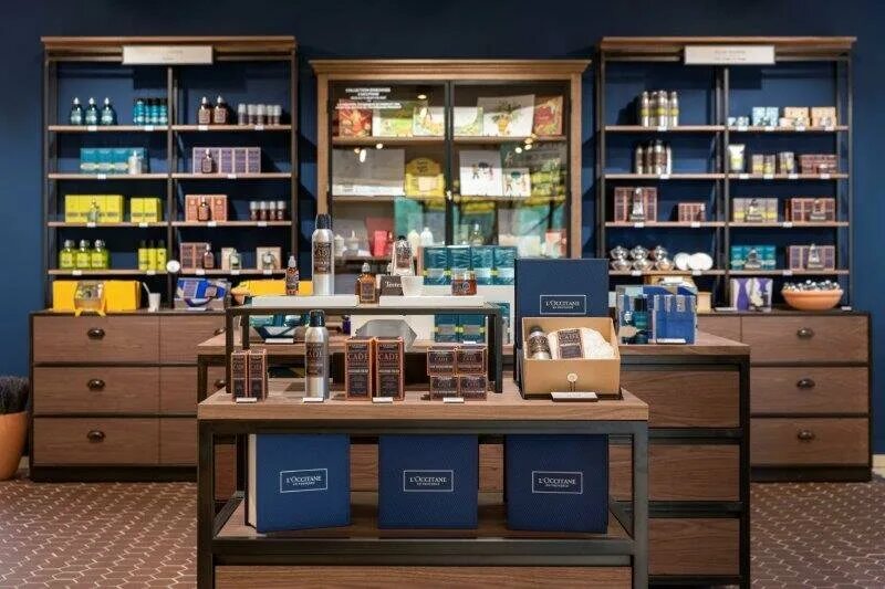 Магазины косметики во франции. Косметика франция l'occitane. L'occitane en provence. Магазины косметики во франции. Французский магазин косметики.