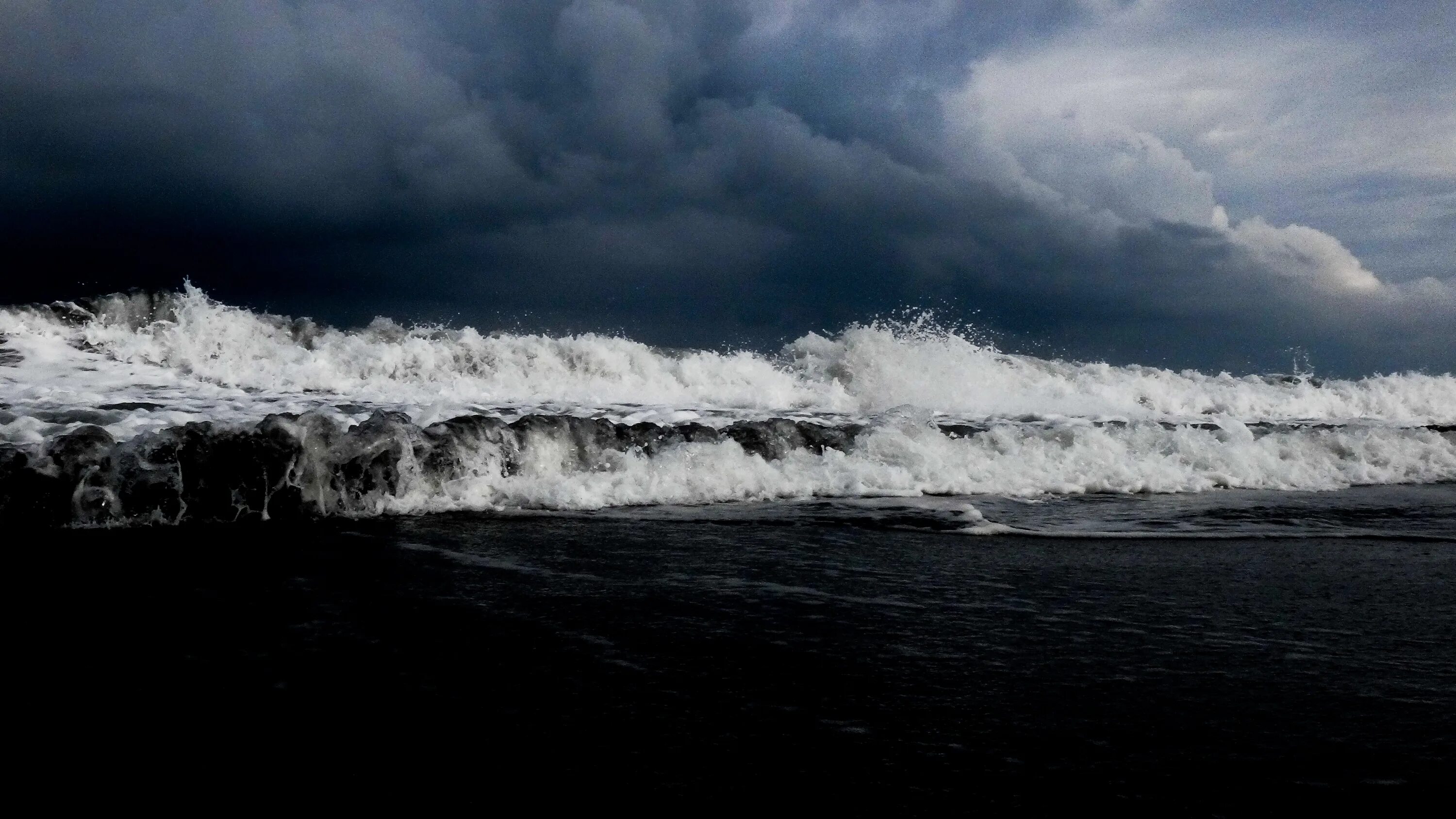 Море шторм. Море, волны. Морская буря. Шторм в океане. Шторм на берегу океана