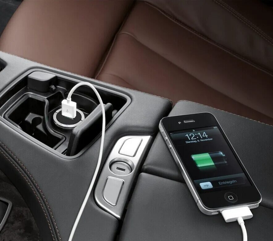 Usb розетка в сапсане. Место для зарядки телефона. Реле зарядки аккумулятора ваз 2106. Юсб для телефона в машину. Зарядка для телефона.