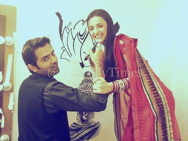 The cast and crew of Iss Pyaar Ko Kya Naam Doon? celebrating their one year anni