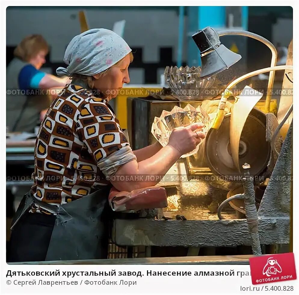 Дхз производство. Хрустальный завод в Дятьково. Дятьковский Хрустальный завод (ДХЗ), Г. Дятьково. Дятьковский Хрустальный завод в г. Дятьково. Гусь Хрустальный, Дятьково стекольный завод.