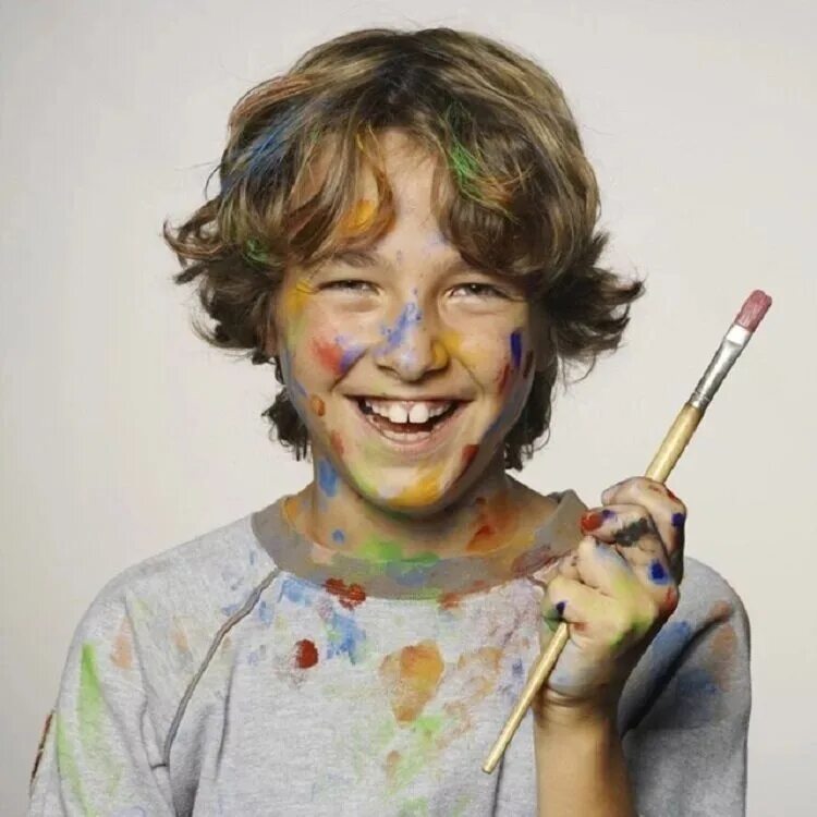 Kid paint. Подросток художник. Мальчик с красками. Креативный портрет. Креативный мальчик.