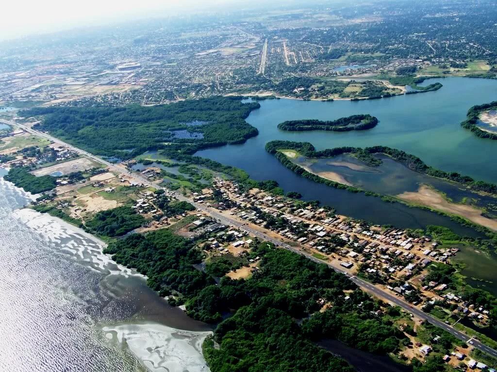 Лагунное озеро маракайбо. Венесуэла озеро маракайбо. Маракайбо город в венесуэле. Венесуэла озеро маракайбо. Венесуэла озеро маракайбо.