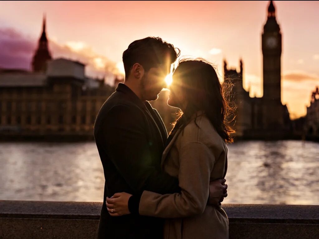 Как называется пара. Влюбленные в Лондоне. Влюбленная пара в городе. Романтический Лондон. Влюбленные пары в Лондоне.