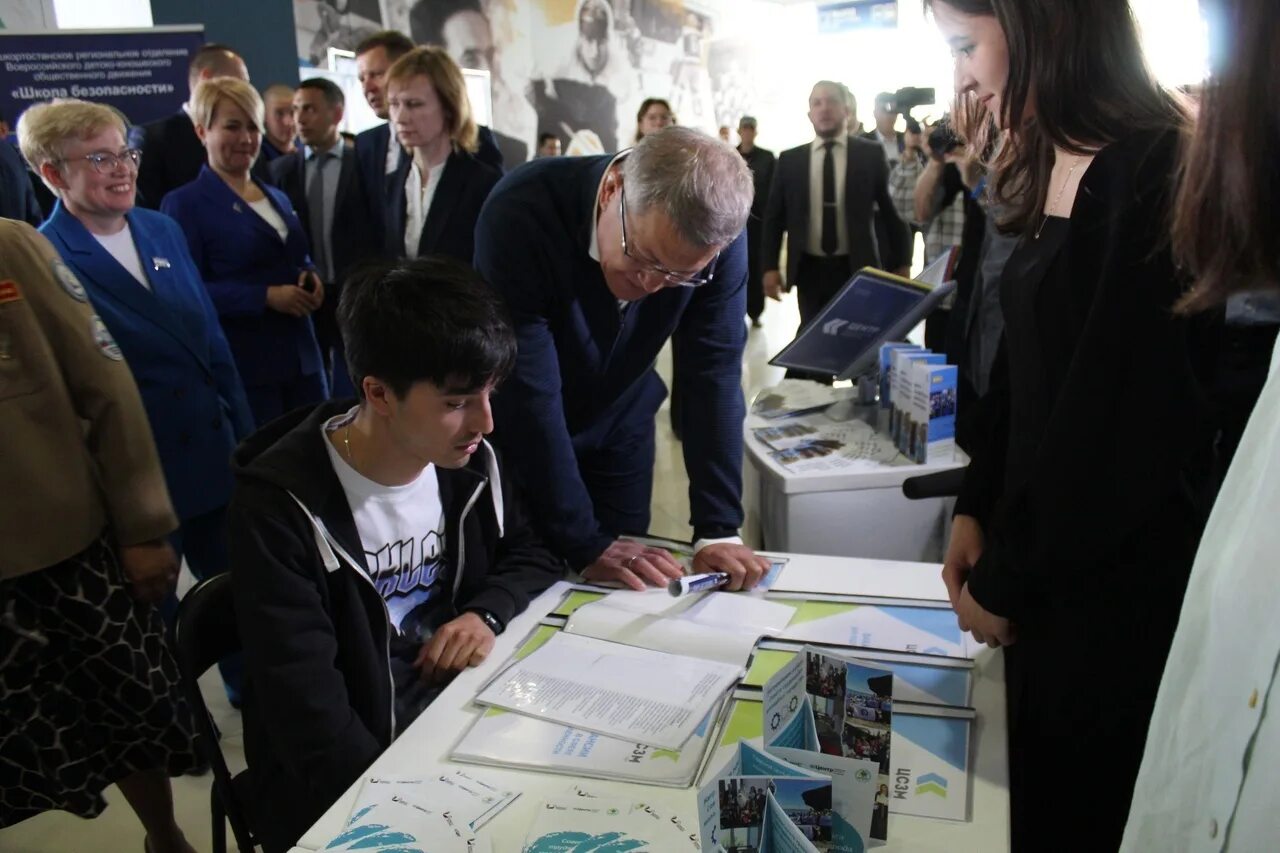 Молодёжная биржа труда москва. Содействие занятости молодежи. Программы по содействию трудоустройства молодежи. Содействие трудоустройство молодежи. Мбу «центр содействия занятости молодежи» го г.