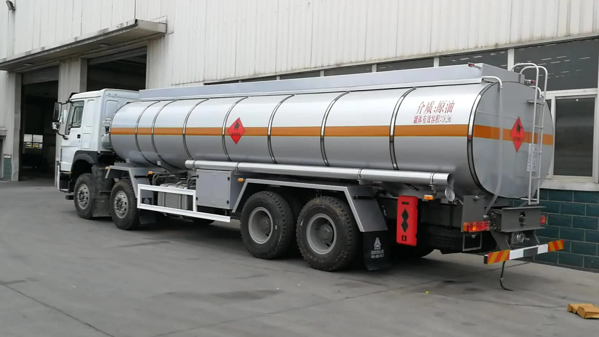 Автоцистерна это. Howo 371 бензовоз 47 тонн. howo 6x4 автоцистерна/масляный. diesel fuel truck cistern. цистерна цжу 6.