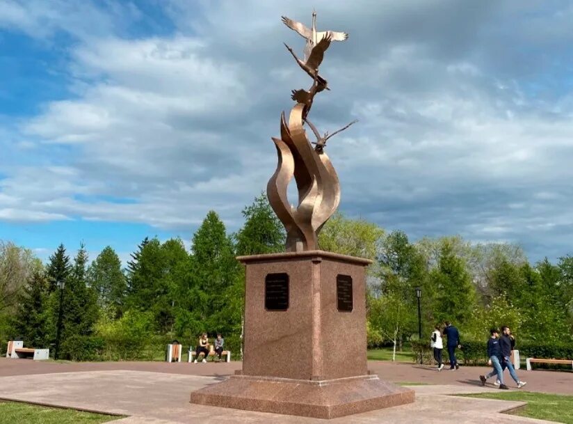 сквер победителей красноярск. сквер победителей. сквер победителей красноярск журавли. парк победы курган. сквер победителей у дворца пионеров и школьников.