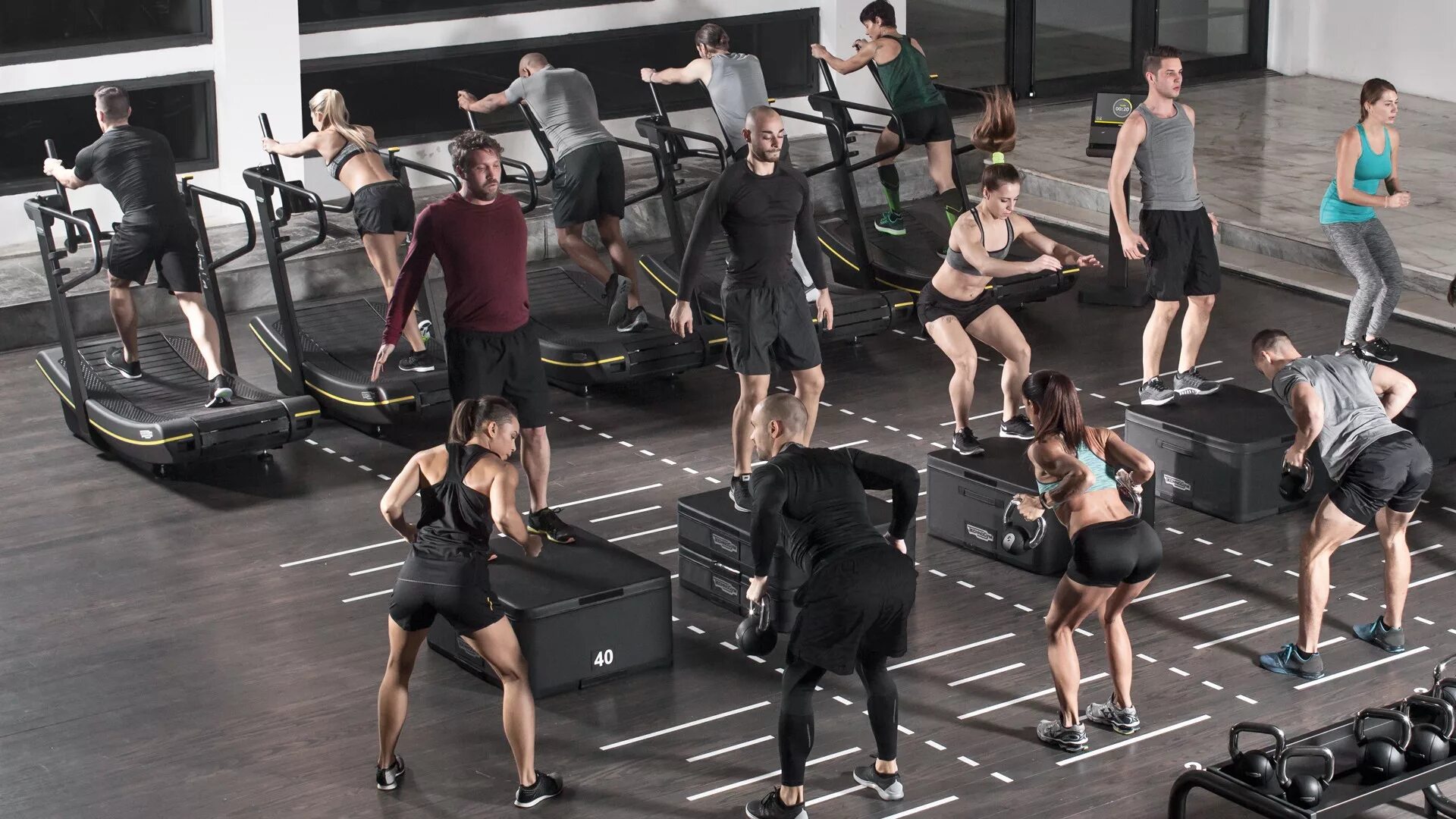 2 недели в зале. Technogym кроссфит. виит(hiit)-тренировка. техноджим функциональный тренинг. круговая групповая тренировка в зале.