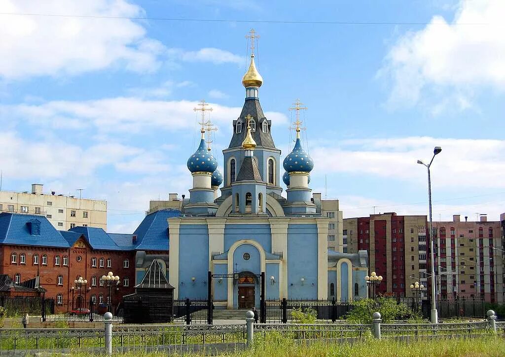 Окрестности норильска. Храм Норильска города Норильска. Церковь Святой Троицы Талнах. Норильск Дудинка Церковь. Храм в Талнахе Норильск.