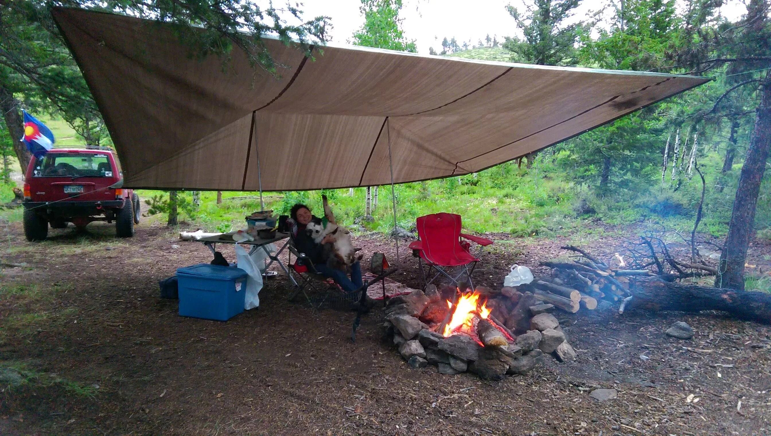 Тент для похода. Туристический лагерь. Палаточный лагерь. Тент для лагеря. Разбивать лагерь